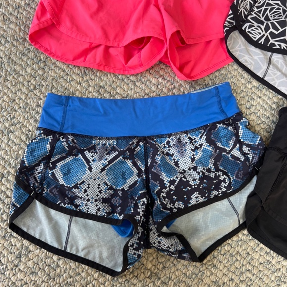 Lululemon Size 2 Shorts - Picture 4 of 14